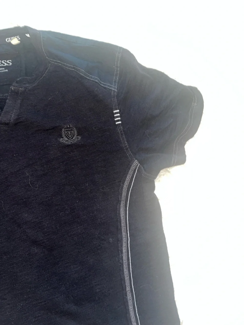 🏳️🌈 GUESS Black Johnny Collar Short Sleeve Tee with Contrast Stitching - Picture 3 of 7
